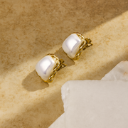 Luna Pearl Earrings
